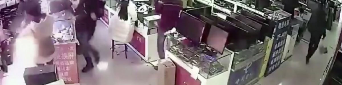 Foi substituir a bateria do iPhone e acabou numa explosão