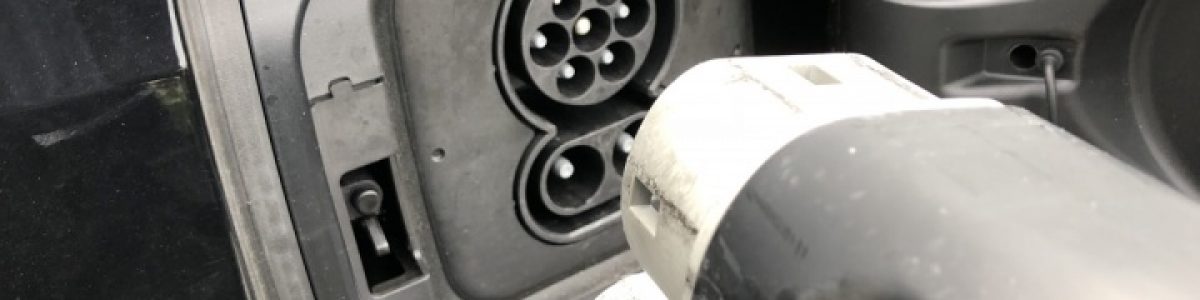 Universitários vão poder carregar os veículos elétricos gratuitamente