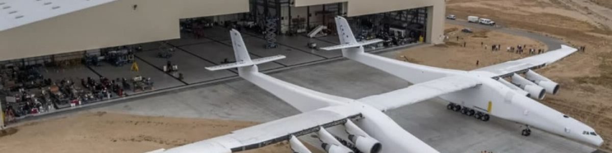 O maior avião do mundo voa pela primeira vez e bate recorde (vídeo)