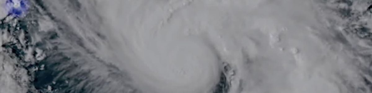 Vídeos captam rara tempestade de relâmpagos que se forma no furacão Dorian