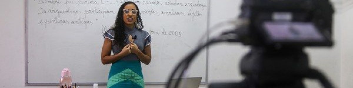 Covid-19: Professores transformaram-se em “autênticos doutores em informática”