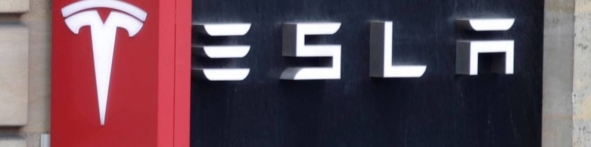 Tesla: Carro supostamente em piloto automático faz duas vítimas mortais