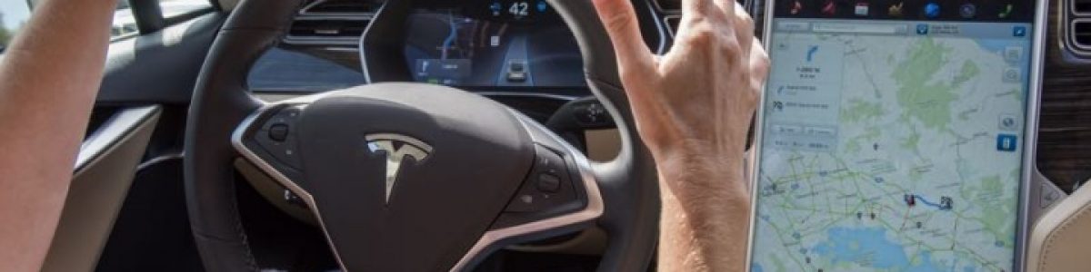 CEO da Ford troça da Tesla por lançar carros com condução autónoma inacabados
