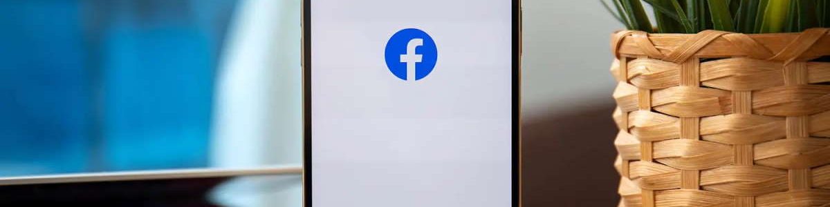 O número de utilizadores do Facebook nas apps móveis está a cair a pique