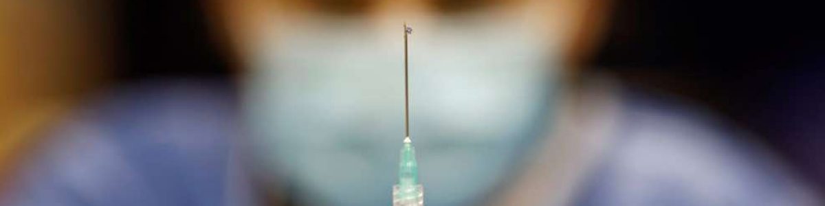 Há uma campanha misteriosa para desacreditar vacina da Pfizer