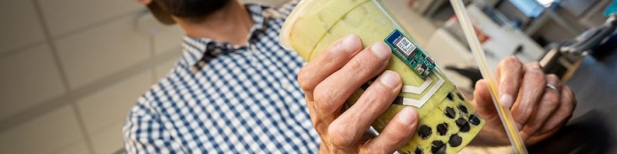 Como um adesivo transforma o seu copo num sensor de saúde
