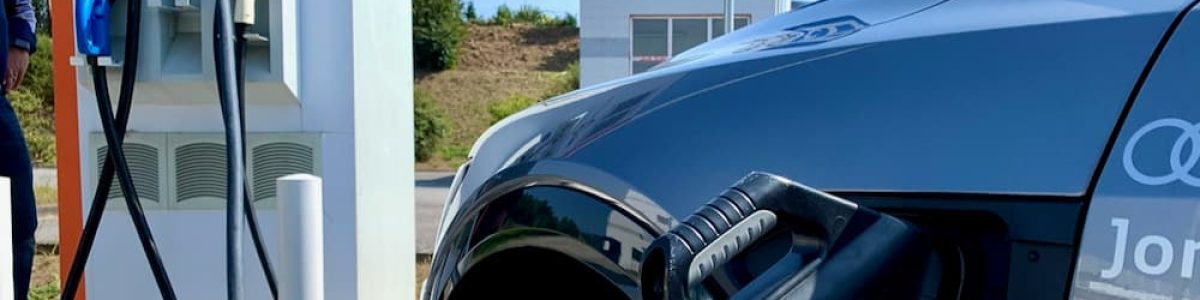 Carros elétricos deixarão de ter estacionamento gratuito e ilimitado em Lisboa