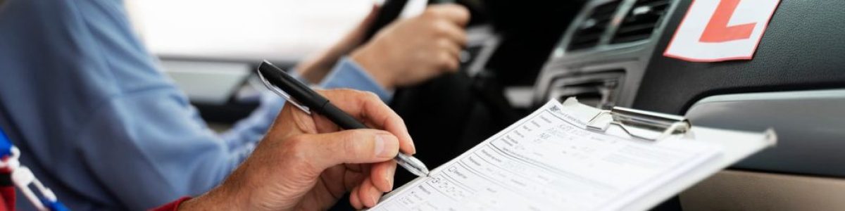 Exame de condução no Reino Unido é tão exigente que alunos estão a recorrer a “sósias”