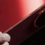 Imagem de um smartphone HONOR Magic V6, destacando o seu design inovador e acabamento elegante, apresentado em uma foto real com iluminação que realça os detalhes do dispositivo.