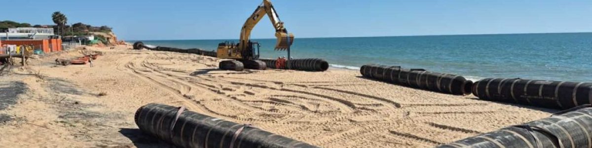 Sabia que estão a tirar areia do mar para aumentar as praias do Algarve?
