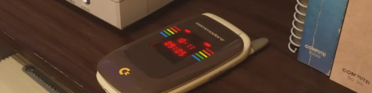 Commodore regressa com um telemóvel dobrável que bloqueia redes sociais e navegador