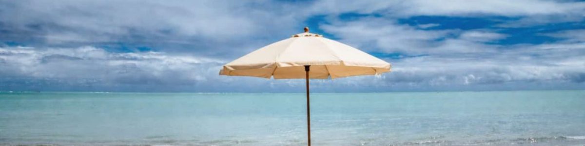 Costuma deixar o guarda-sol e as toalhas a guardar lugar na praia? Saiba o que diz a lei!
